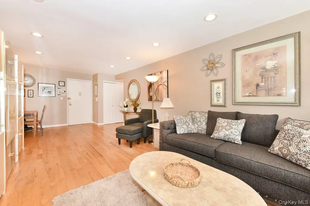 2 Birchwood Court Mineola NY 11501