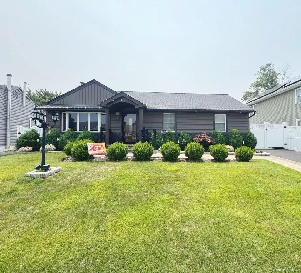 2538 1st Avenue East Meadow NY 11554