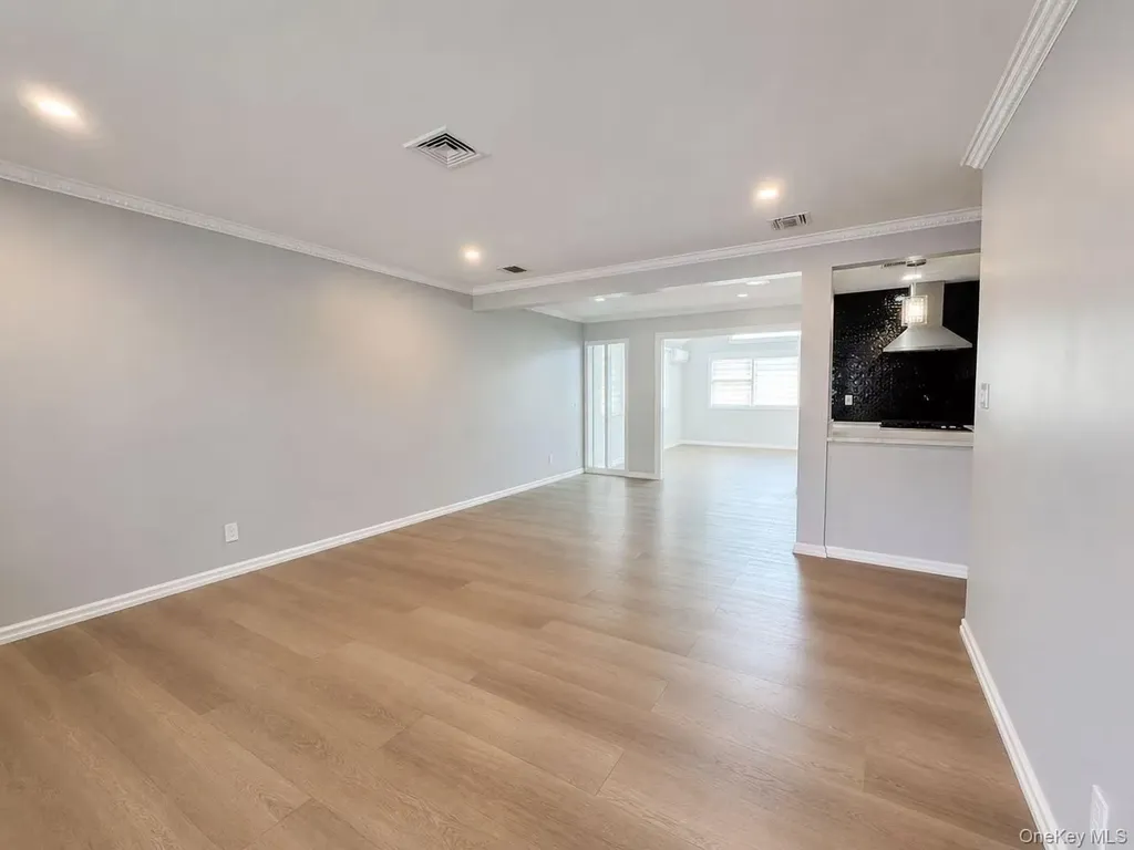 2538 1st Avenue East Meadow NY 11554
