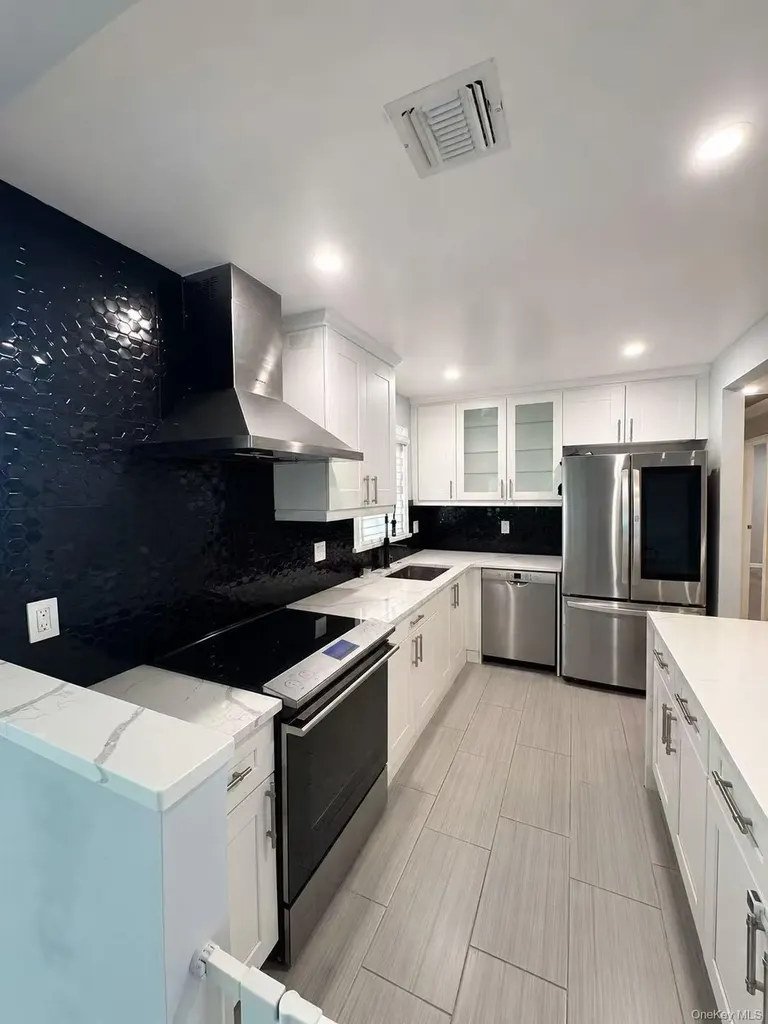 2538 1st Avenue East Meadow NY 11554