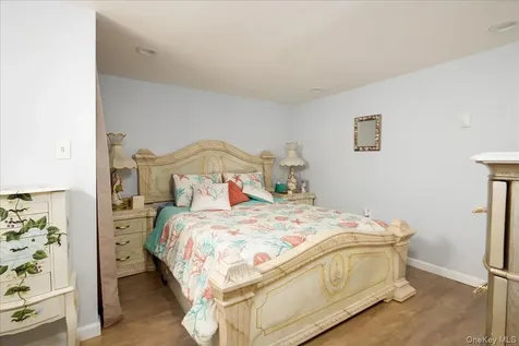 17 Joludow Drive Massapequa Park NY 11762