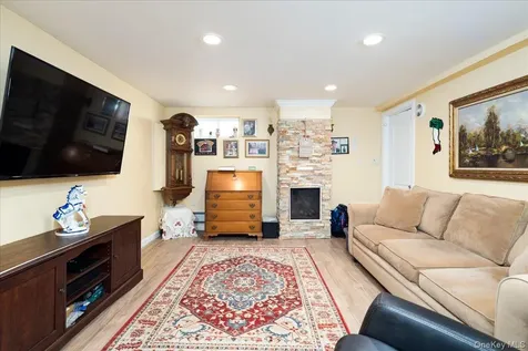 17 Joludow Drive Massapequa Park NY 11762