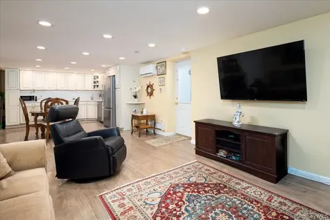 17 Joludow Drive Massapequa Park NY 11762