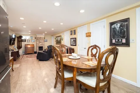 17 Joludow Drive Massapequa Park NY 11762