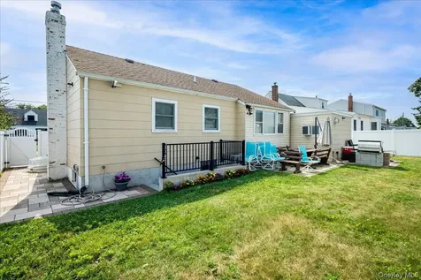 17 Joludow Drive Massapequa Park NY 11762