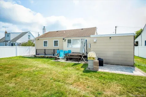 17 Joludow Drive Massapequa Park NY 11762