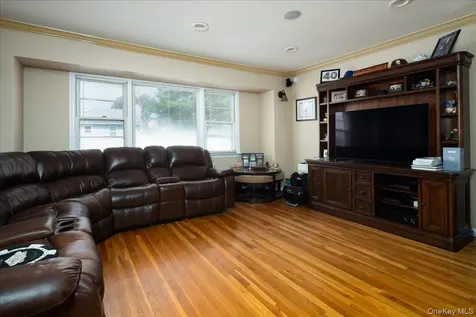 17 Joludow Drive Massapequa Park NY 11762