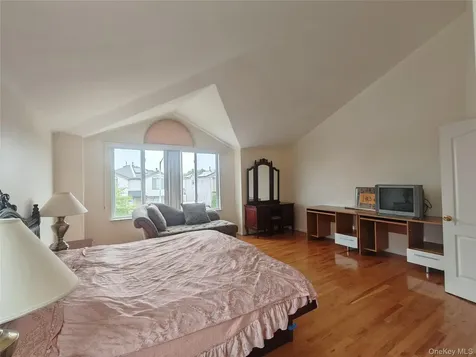558 Eltingville Boulevard Staten Island NY 10312