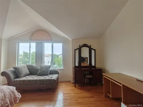 558 Eltingville Boulevard Staten Island NY 10312
