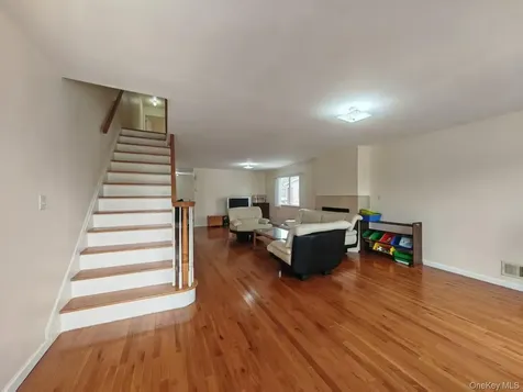 558 Eltingville Boulevard Staten Island NY 10312