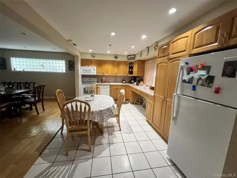 7 Elizabeth Way Kiamesha Lake NY 12751