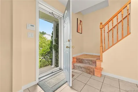 15 Wimbledon Court White Plains NY 10607
