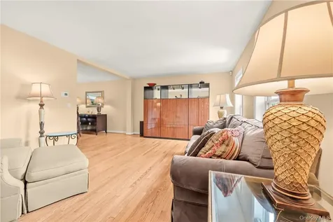 15 Wimbledon Court White Plains NY 10607