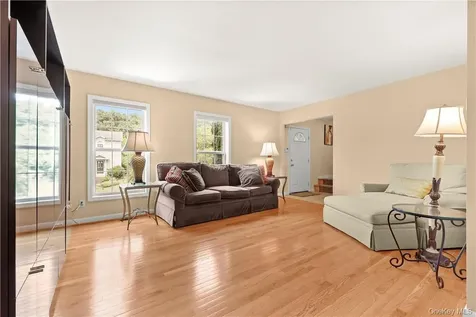 15 Wimbledon Court White Plains NY 10607
