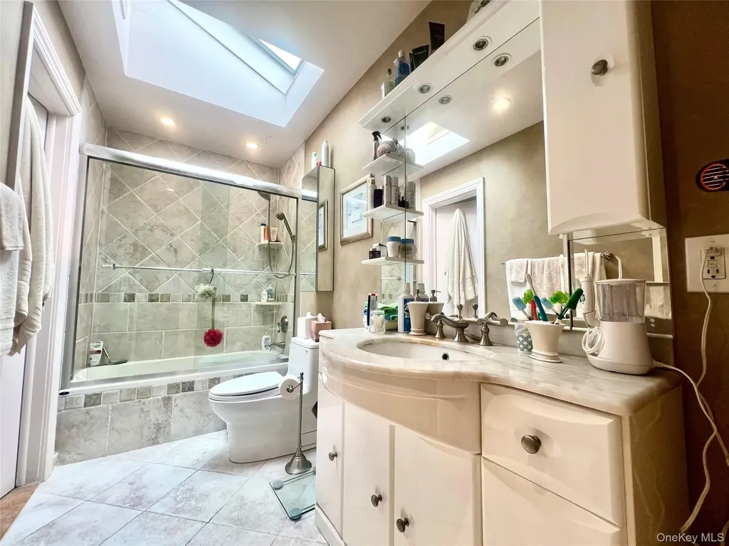 912 Whitehall Drive North Woodmere NY 11581