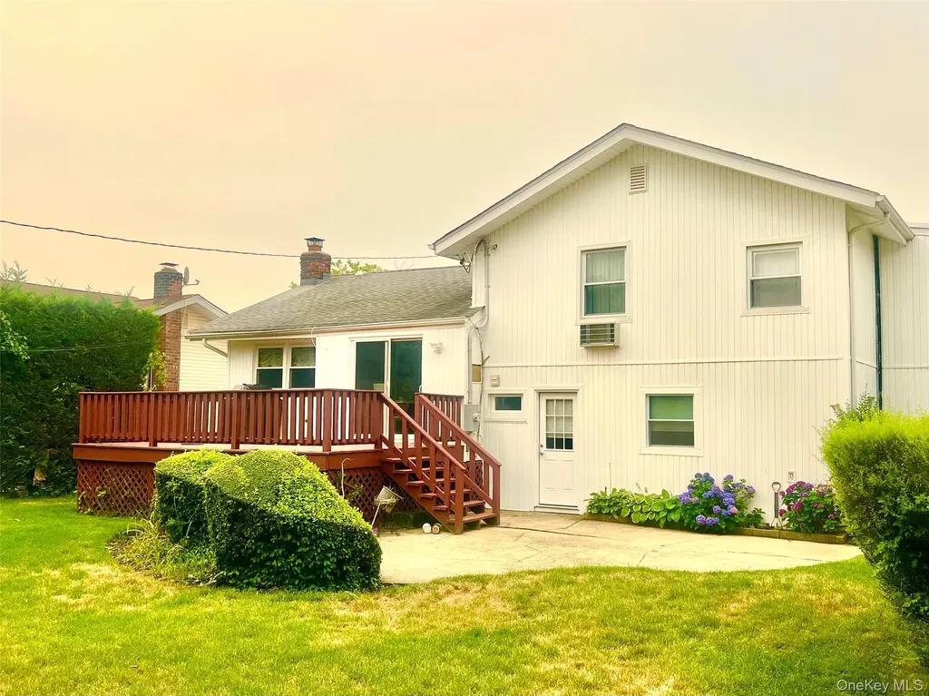 912 Whitehall Drive North Woodmere NY 11581