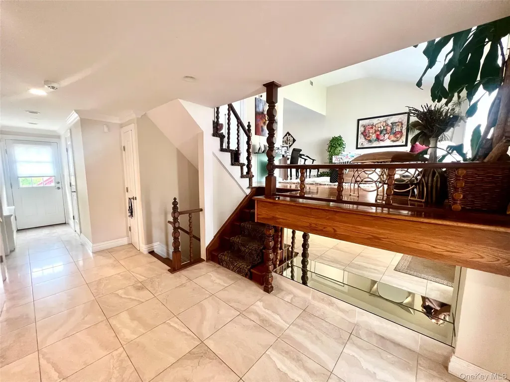 912 Whitehall Drive North Woodmere NY 11581