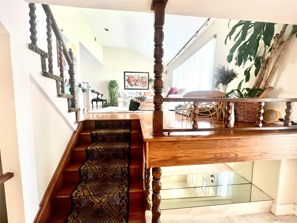 912 Whitehall Drive North Woodmere NY 11581