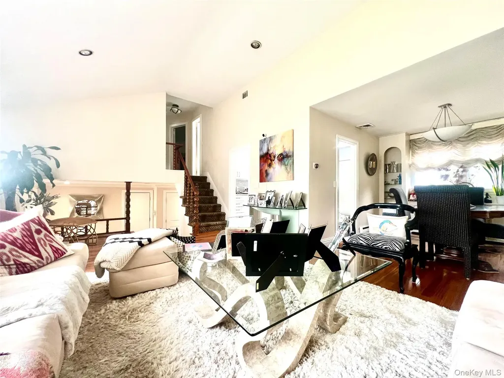 912 Whitehall Drive North Woodmere NY 11581