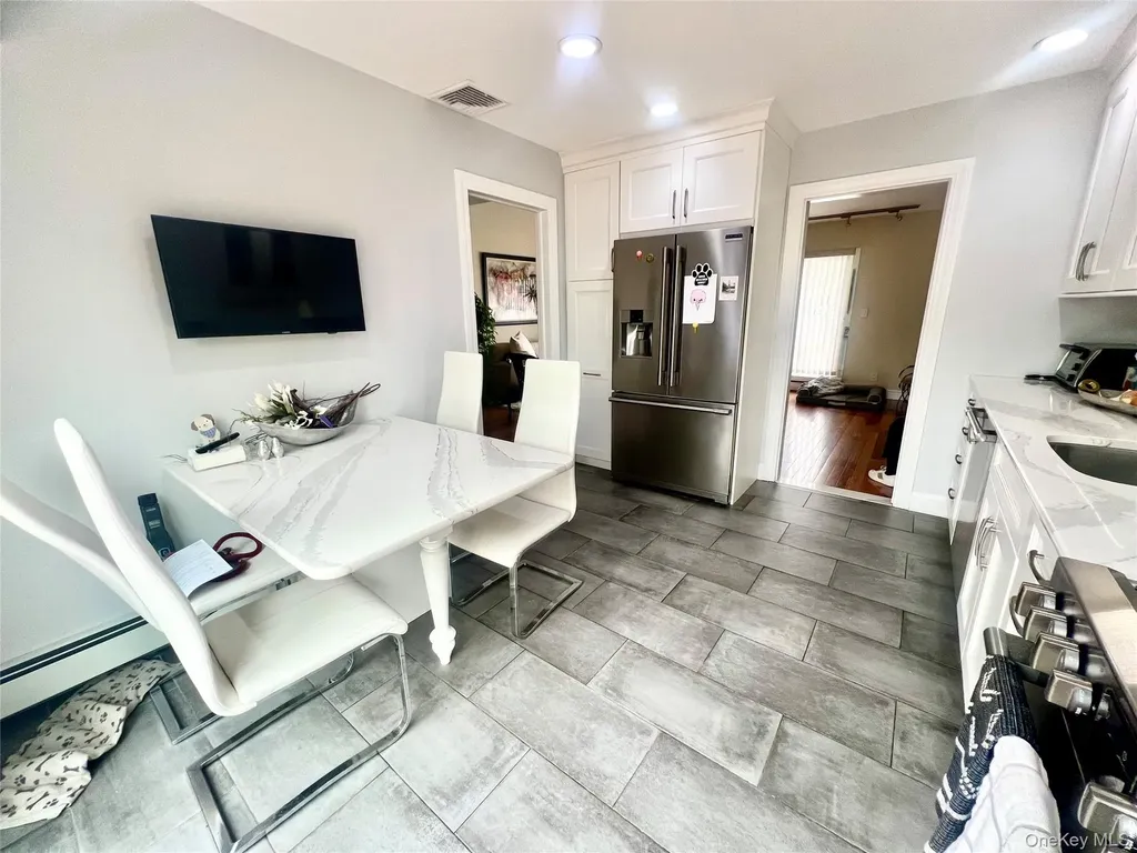 912 Whitehall Drive North Woodmere NY 11581