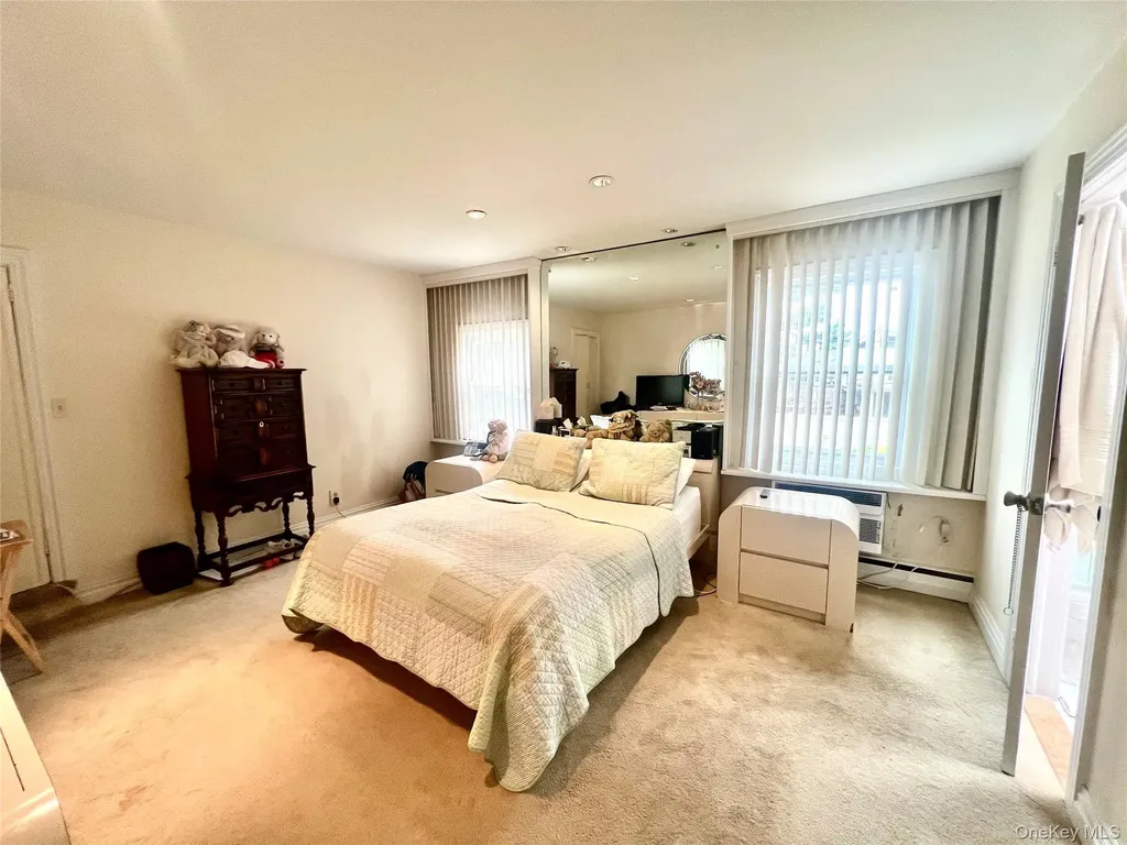 912 Whitehall Drive North Woodmere NY 11581