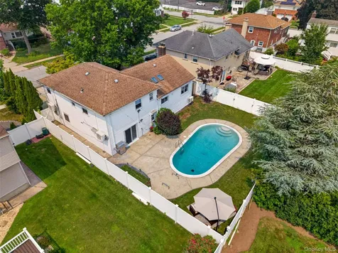1822 Kent Street Westbury NY 11590