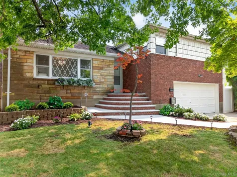 1822 Kent Street Westbury NY 11590