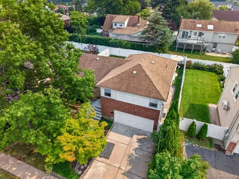 1822 Kent Street Westbury NY 11590