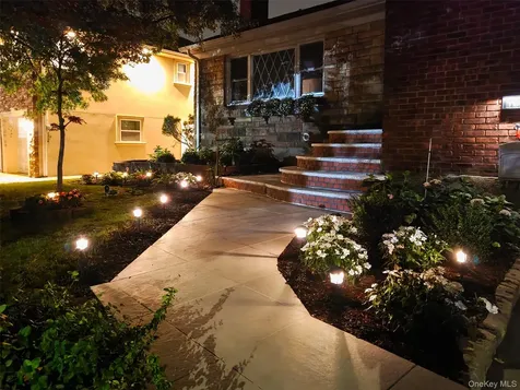 1822 Kent Street Westbury NY 11590