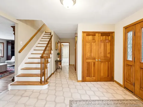 5 Linda Court Oyster Bay NY 11771