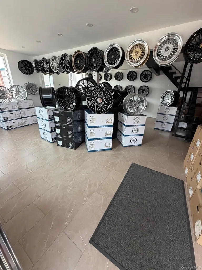 105 Lakeville Road New Hyde Park NY 11040