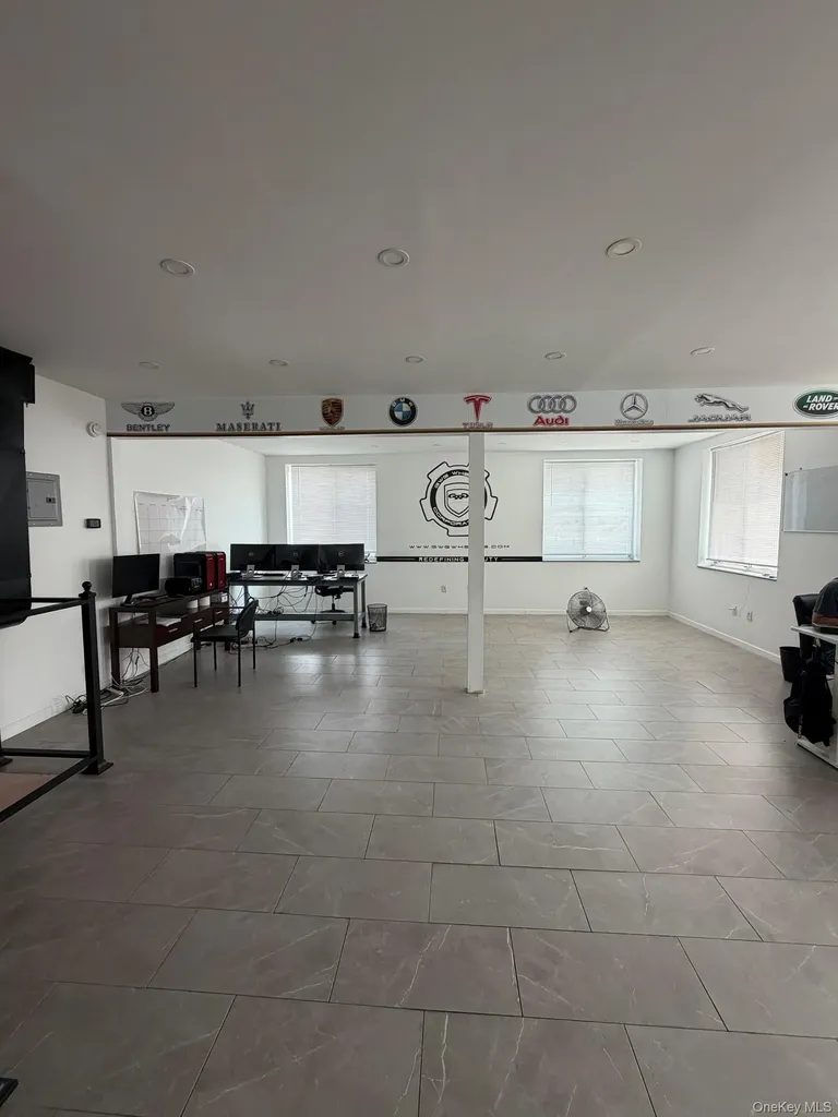 105 Lakeville Road New Hyde Park NY 11040