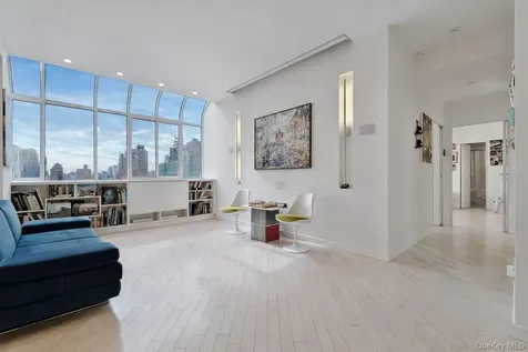 310 E 46th Street New York (manhattan) NY 10017