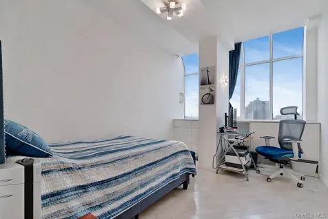 310 E 46th Street New York (manhattan) NY 10017