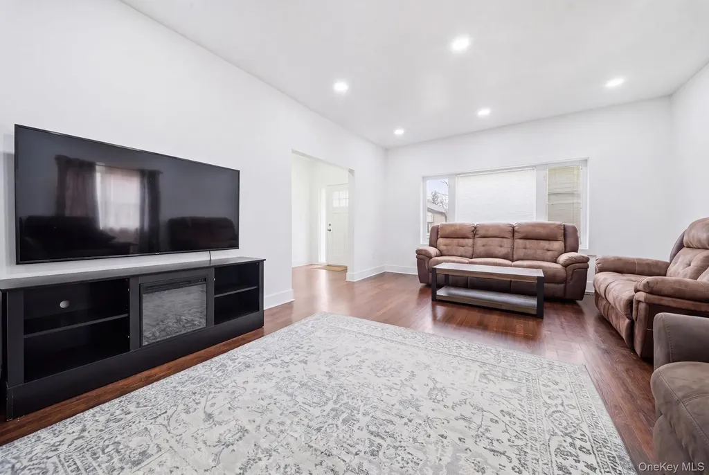 810 Wallace Avenue Baldwin NY 11510