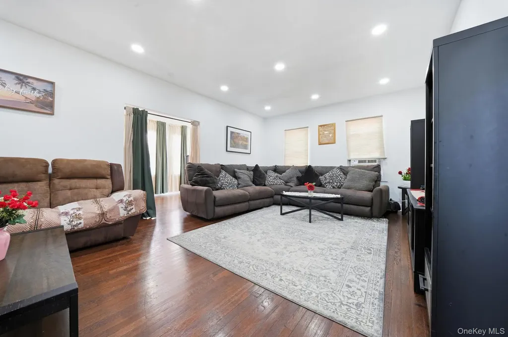 810 Wallace Avenue Baldwin NY 11510