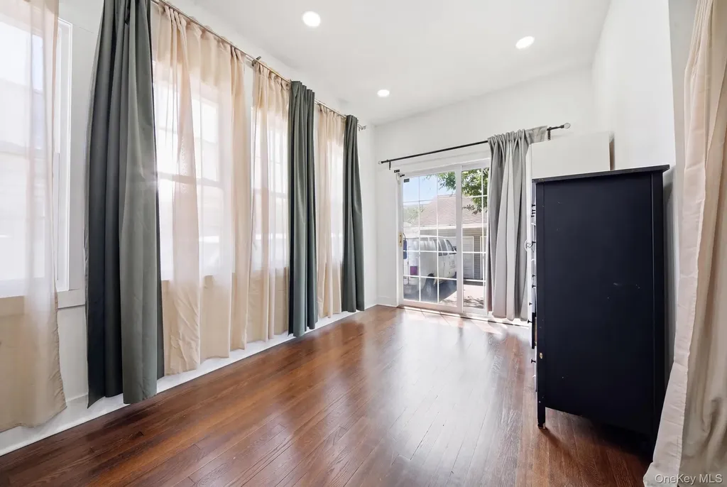 810 Wallace Avenue Baldwin NY 11510