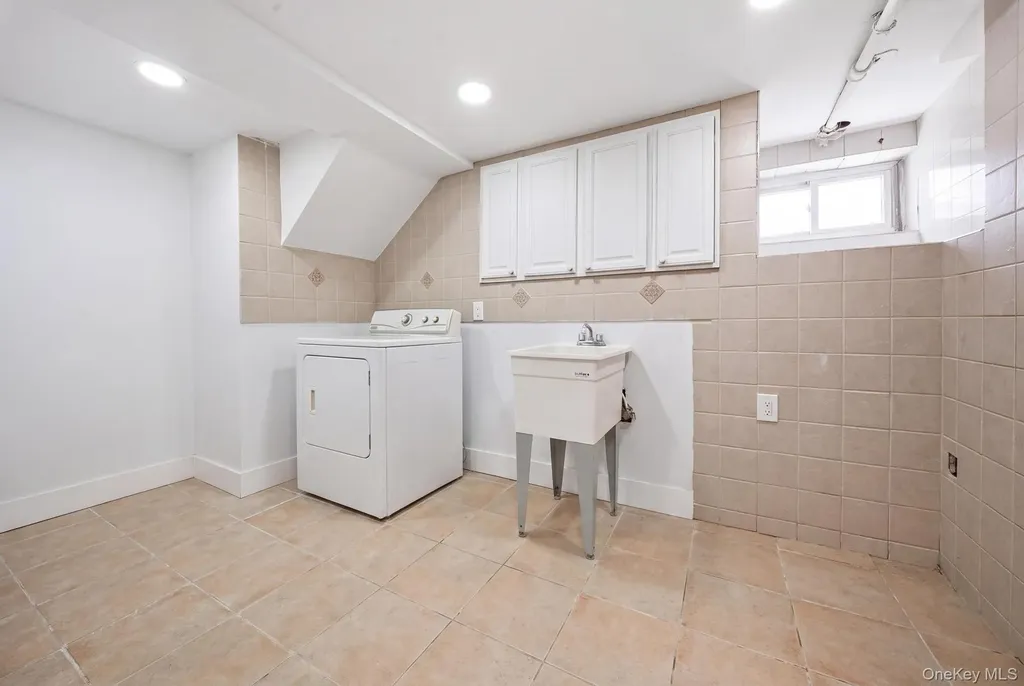 810 Wallace Avenue Baldwin NY 11510