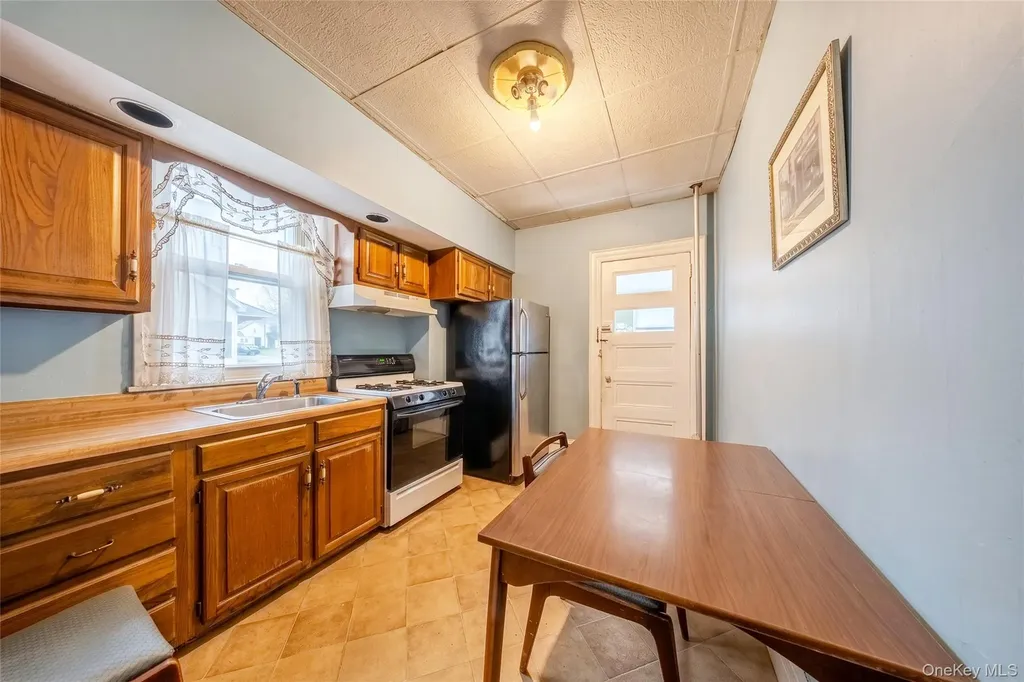 2512 Maclay Avenue Bronx NY 10461
