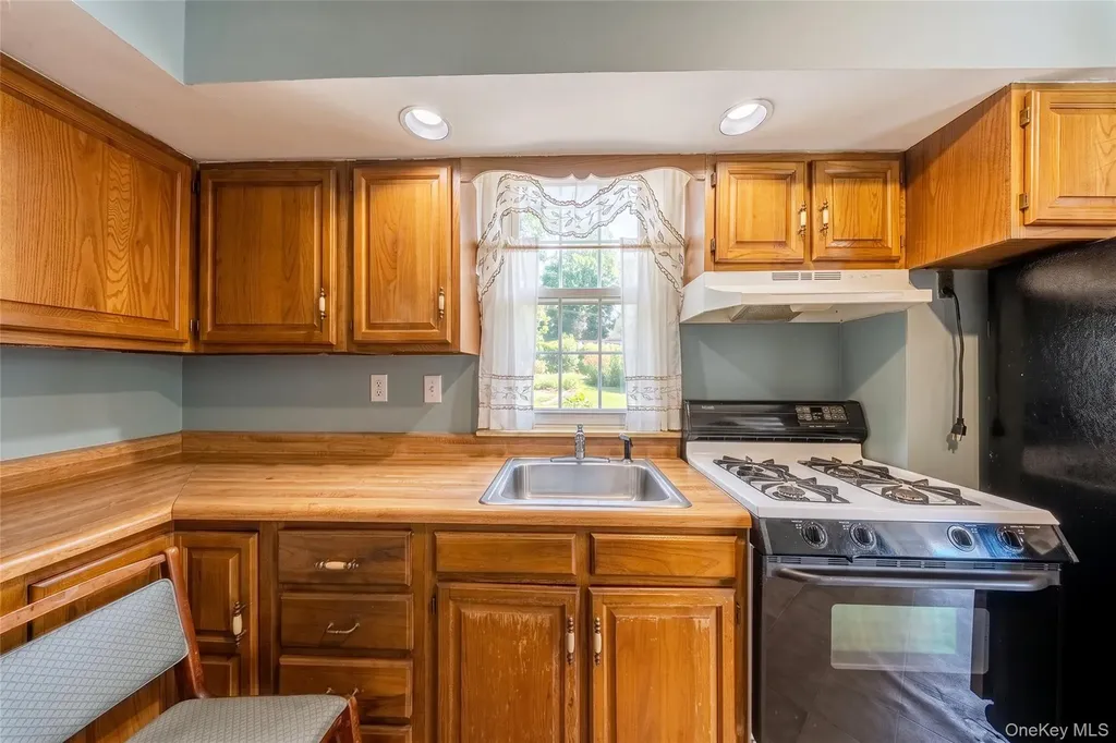 2512 Maclay Avenue Bronx NY 10461