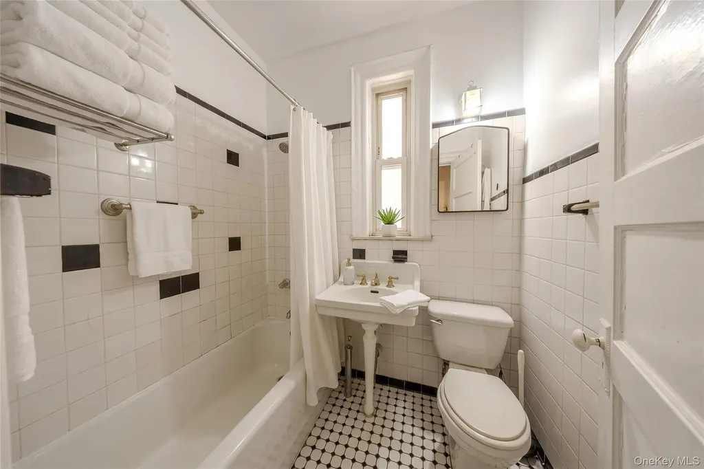 2512 Maclay Avenue Bronx NY 10461