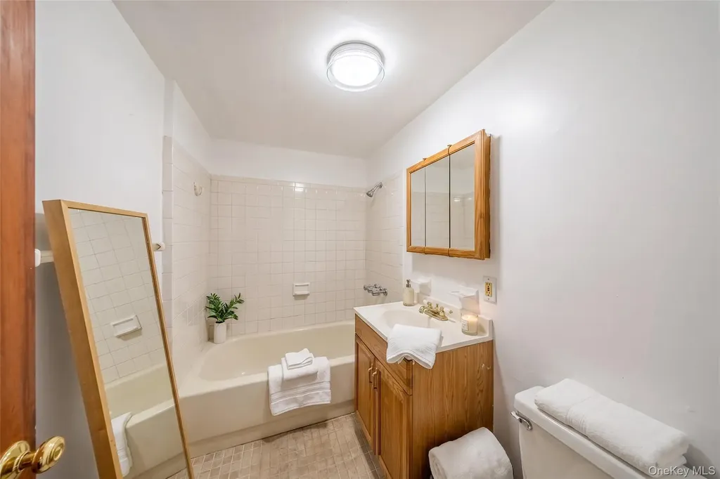 2512 Maclay Avenue Bronx NY 10461