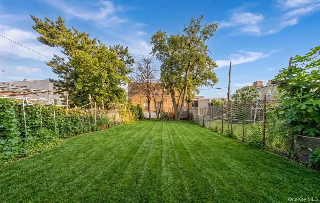 2512 Maclay Avenue Bronx NY 10461