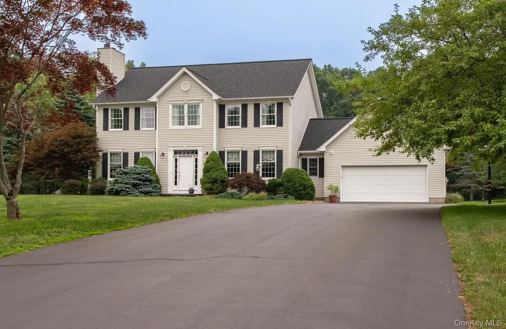 100 Rockledge Drive Pleasant Valley NY 12569