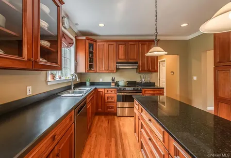 100 Rockledge Drive Pleasant Valley NY 12569