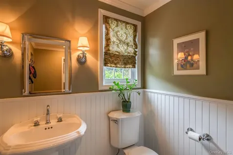 100 Rockledge Drive Pleasant Valley NY 12569