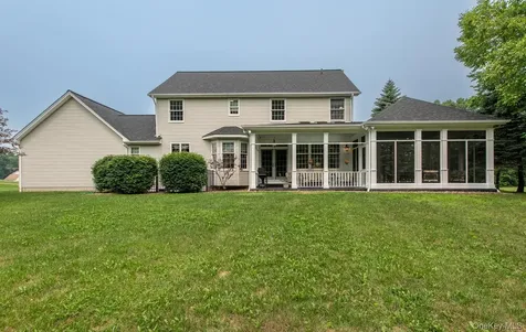 100 Rockledge Drive Pleasant Valley NY 12569