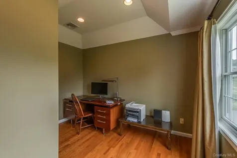 100 Rockledge Drive Pleasant Valley NY 12569