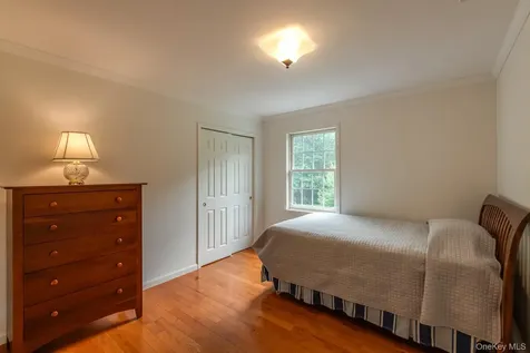 100 Rockledge Drive Pleasant Valley NY 12569