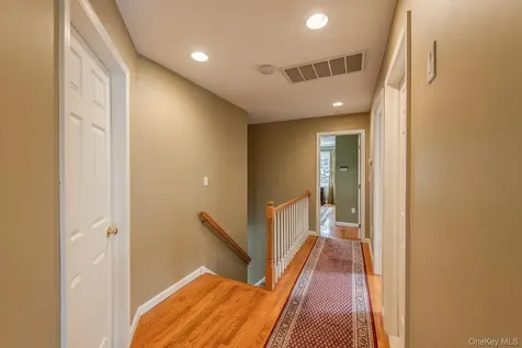100 Rockledge Drive Pleasant Valley NY 12569